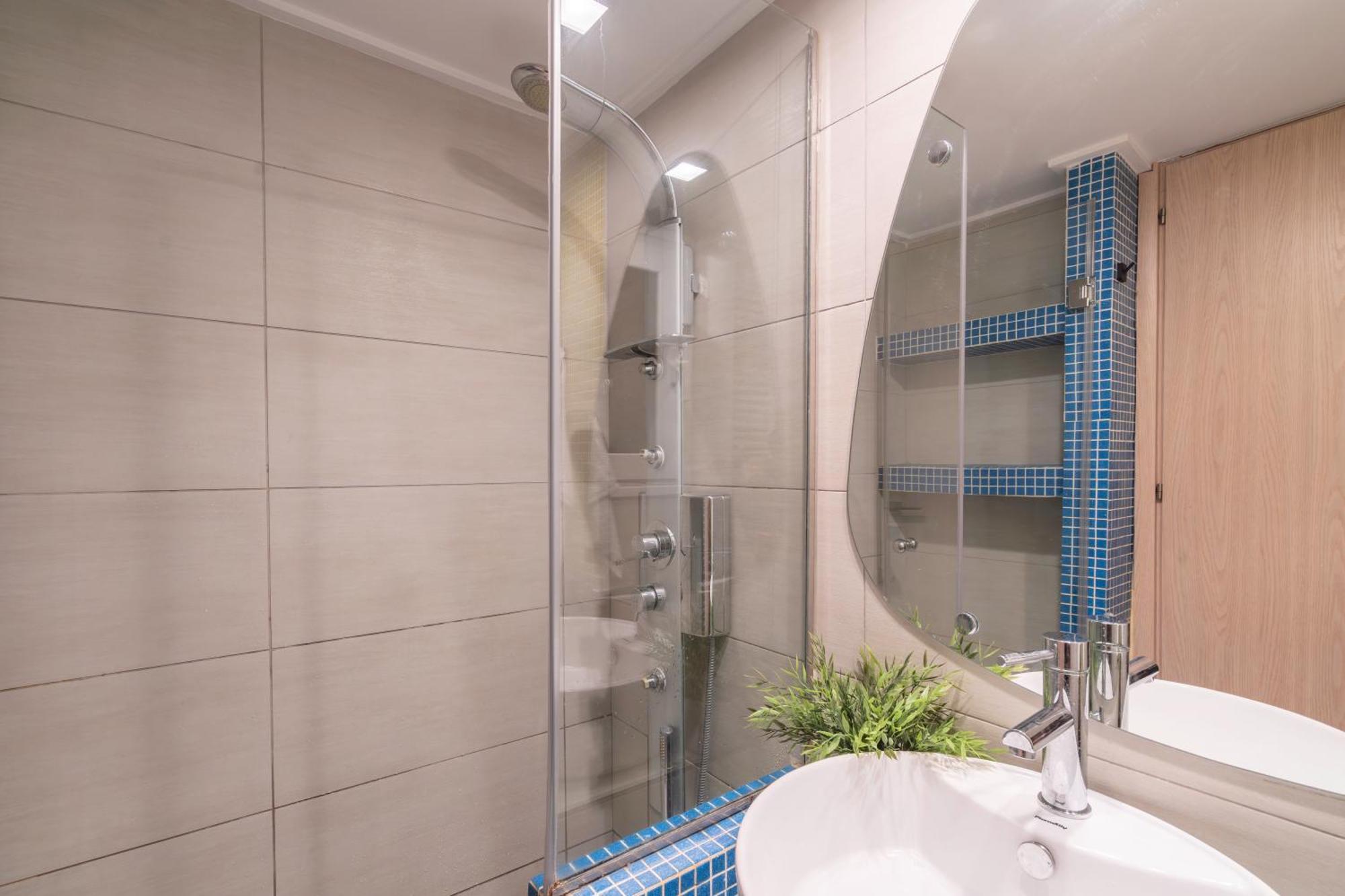 אתונה City Oasis: Newly Renovated 2Br Apt In City Center מראה חיצוני תמונה