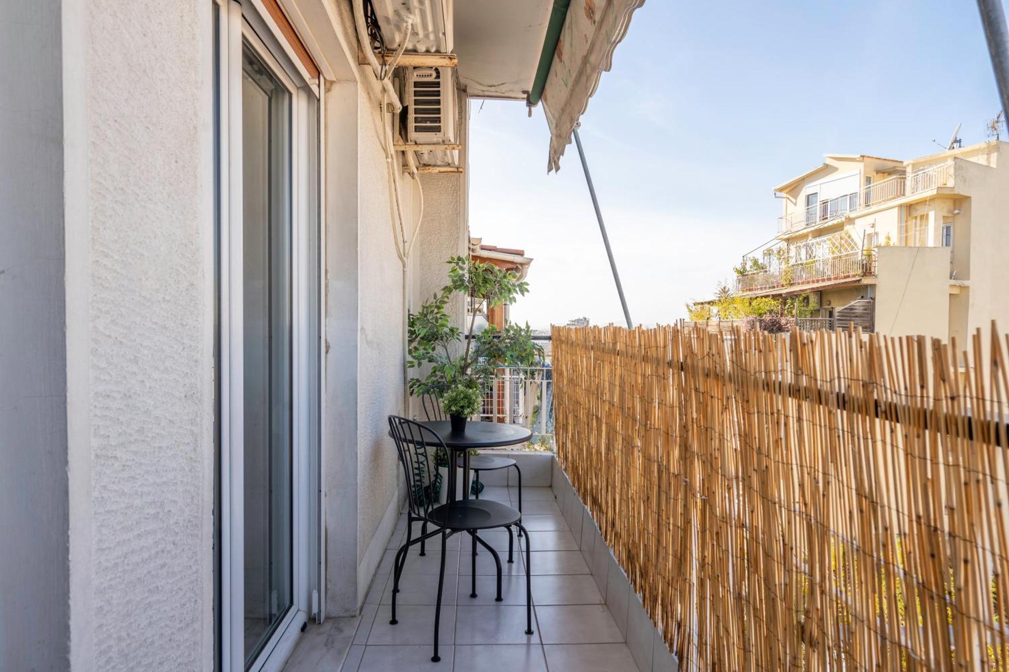 אתונה City Oasis: Newly Renovated 2Br Apt In City Center מראה חיצוני תמונה