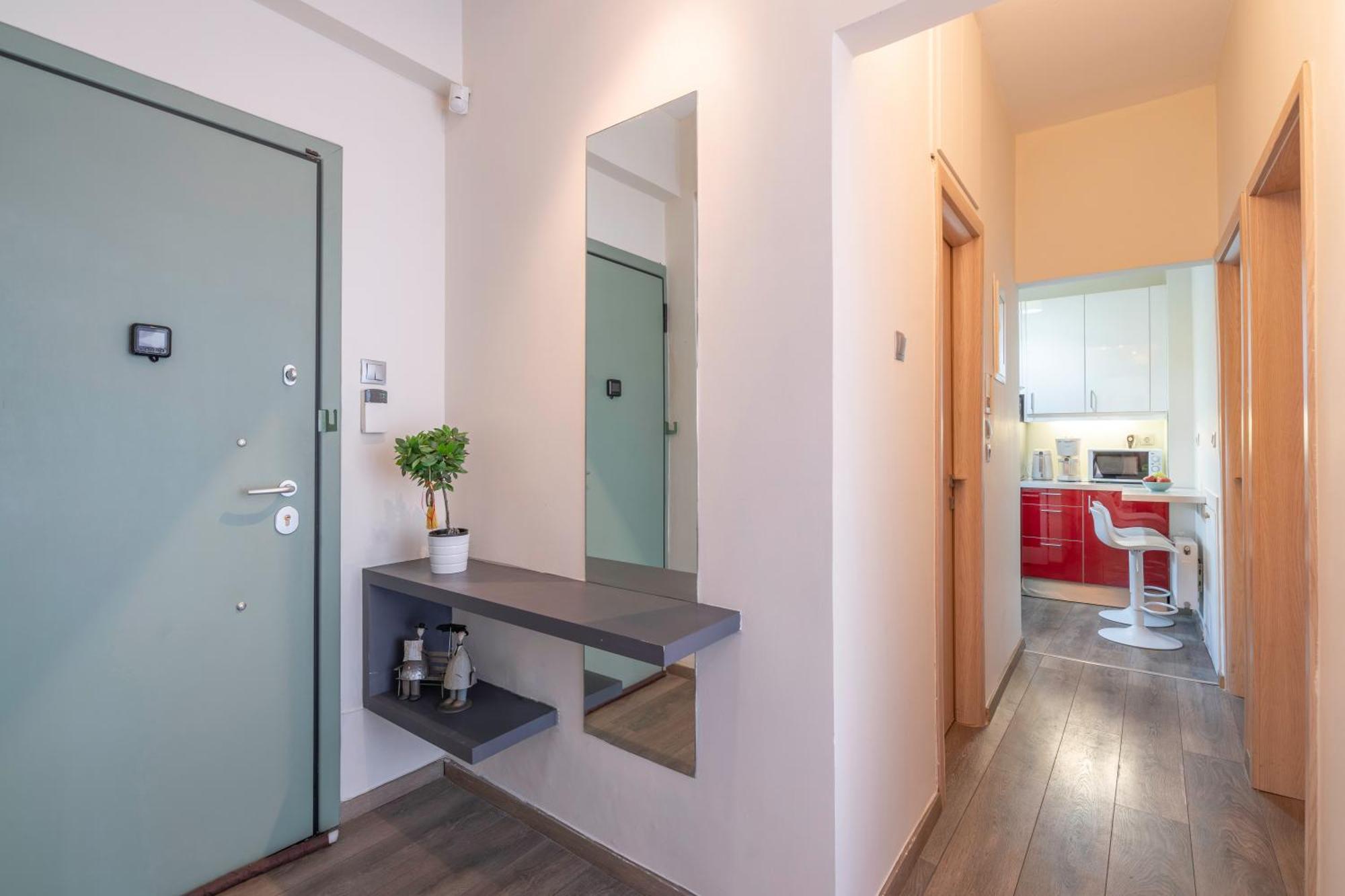 אתונה City Oasis: Newly Renovated 2Br Apt In City Center מראה חיצוני תמונה