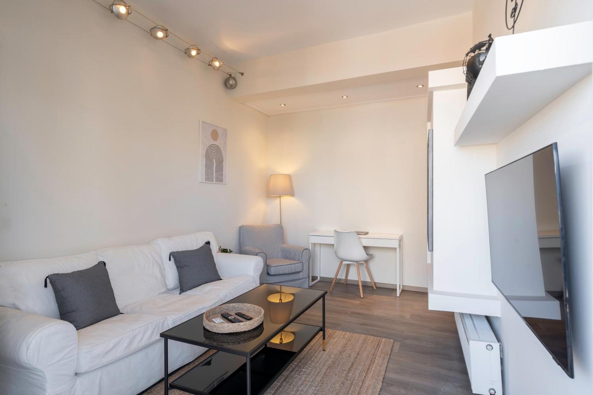 אתונה City Oasis: Newly Renovated 2Br Apt In City Center מראה חיצוני תמונה